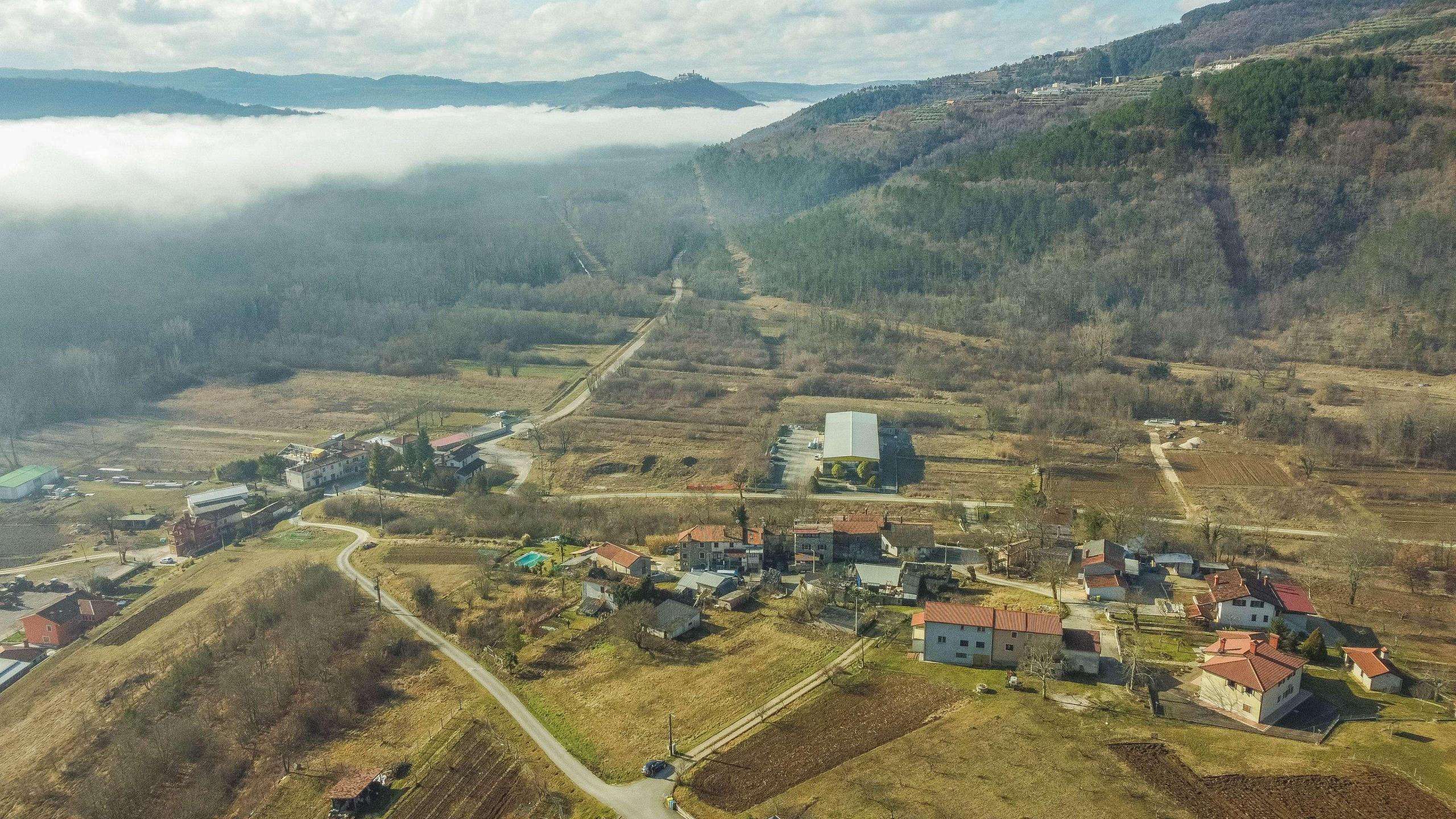 Motovun okolica | Građevinsko zemljište s pogledom na Motovun