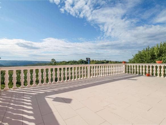 Brtonigla | Haus mit Pool in außergewöhnlicher Lage mit bezaubernder Aussicht