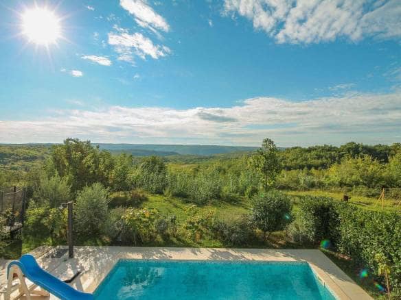 Brtonigla | Haus mit Pool in außergewöhnlicher Lage mit bezaubernder Aussicht