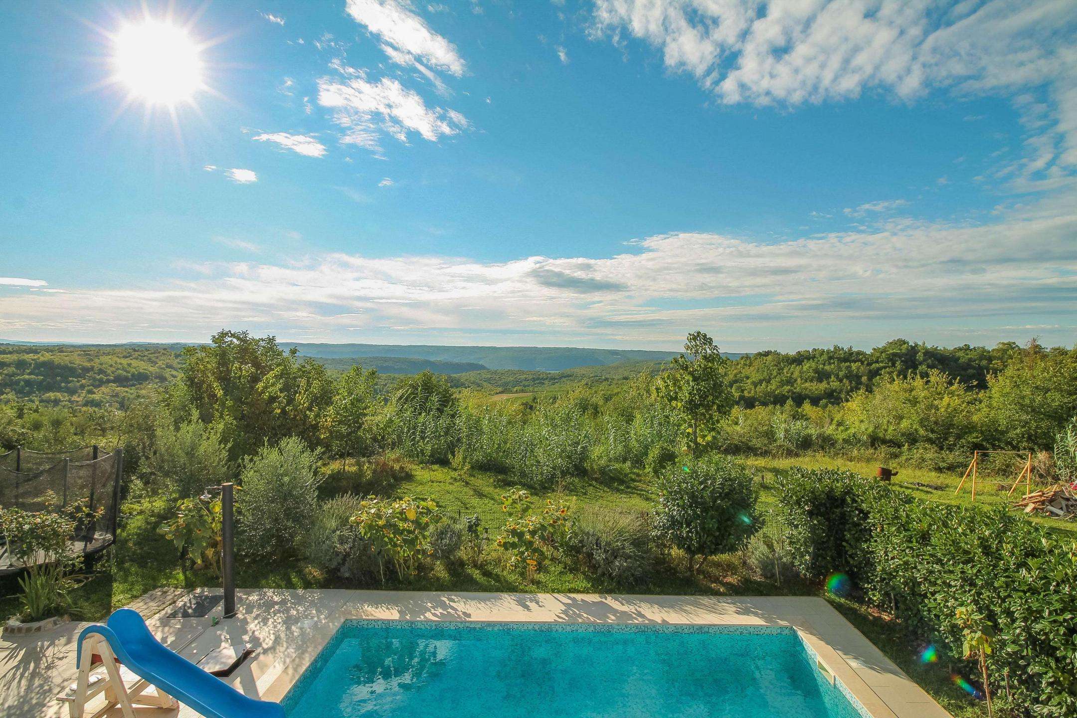 Brtonigla | Haus mit Pool in außergewöhnlicher Lage mit bezaubernder Aussicht