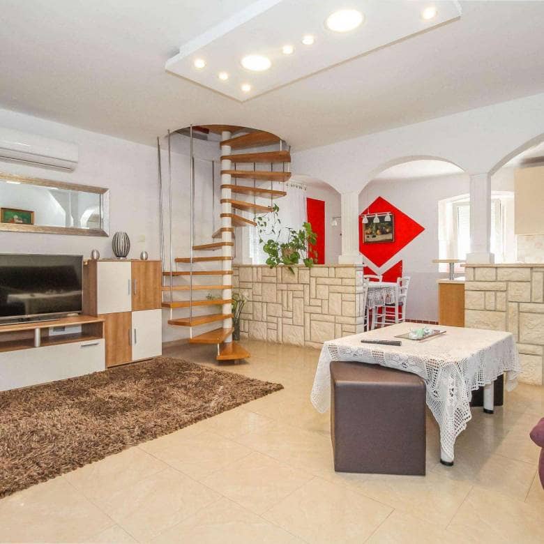Brtonigla | Haus mit Pool in außergewöhnlicher Lage mit bezaubernder Aussicht