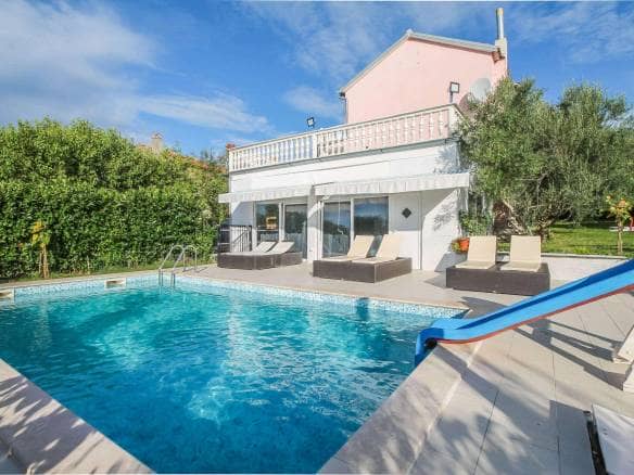 Brtonigla | Haus mit Pool in außergewöhnlicher Lage mit bezaubernder Aussicht