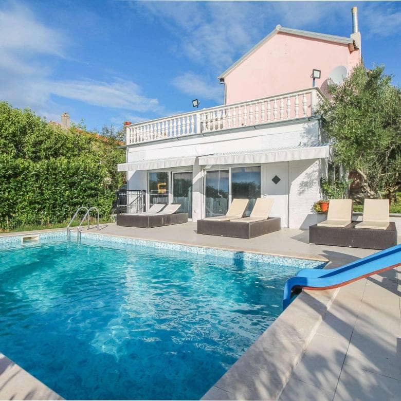 Brtonigla | Haus mit Pool in außergewöhnlicher Lage mit bezaubernder Aussicht
