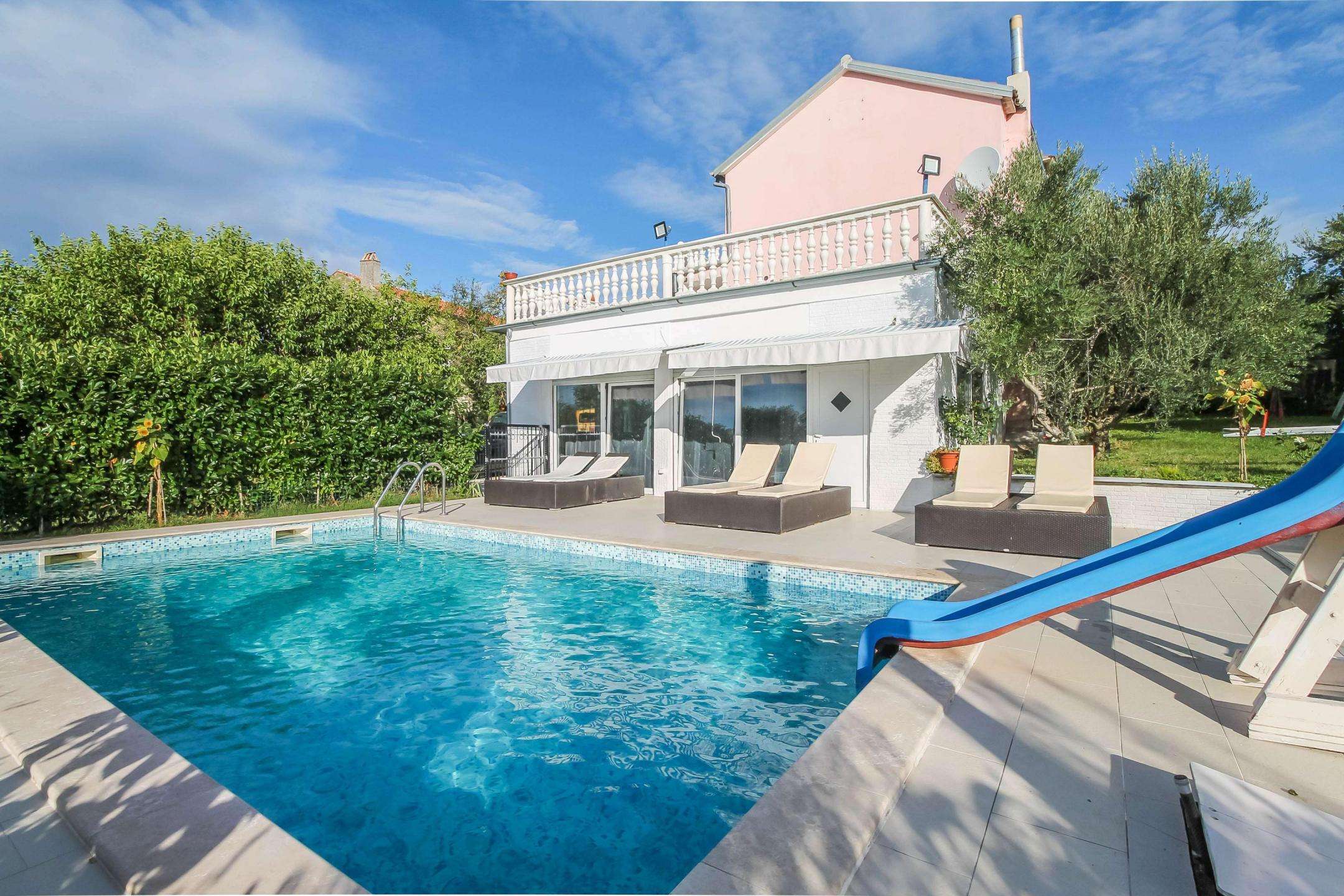 Brtonigla | Haus mit Pool in außergewöhnlicher Lage mit bezaubernder Aussicht