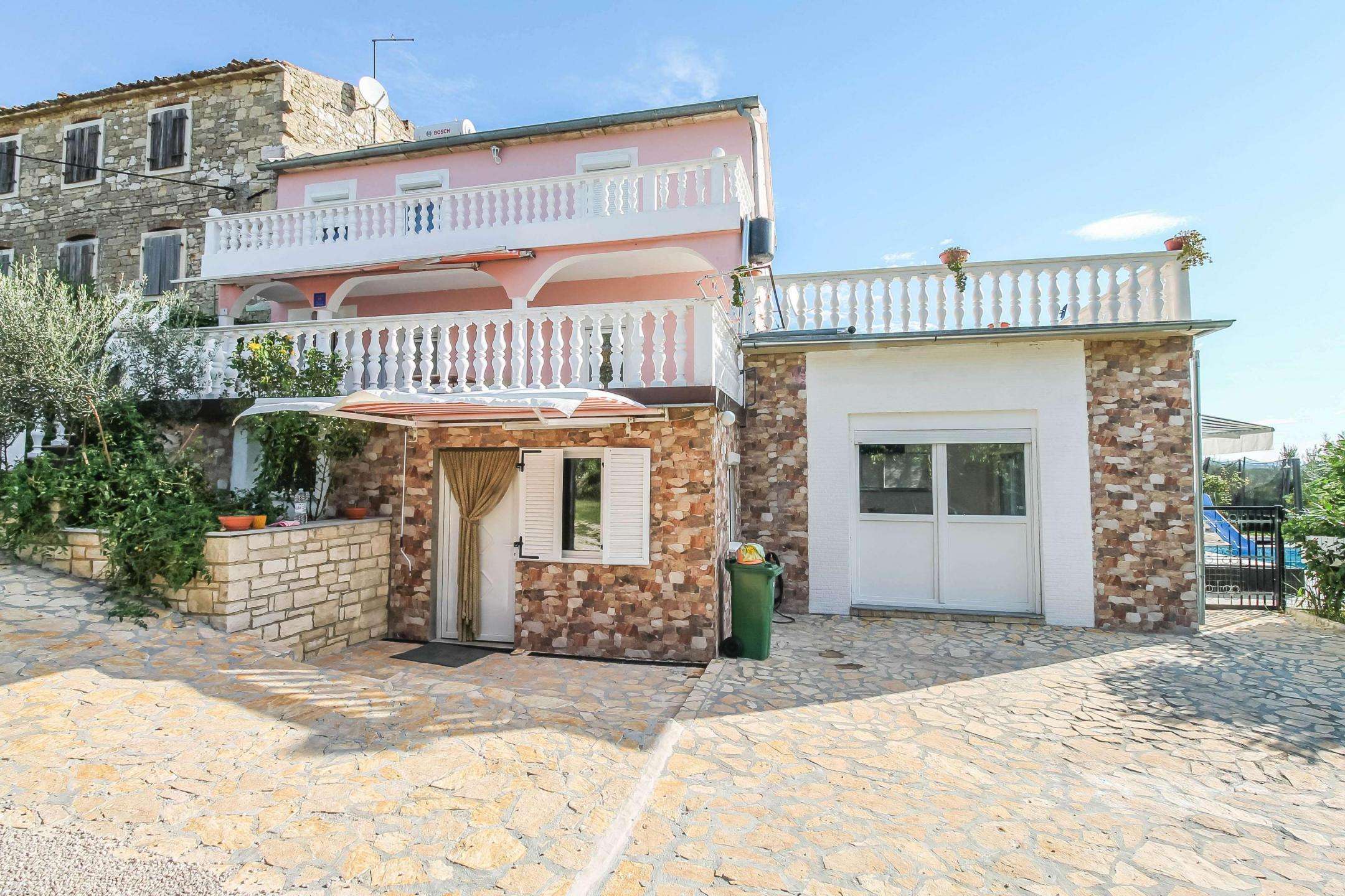 Brtonigla | Haus mit Pool in außergewöhnlicher Lage mit bezaubernder Aussicht