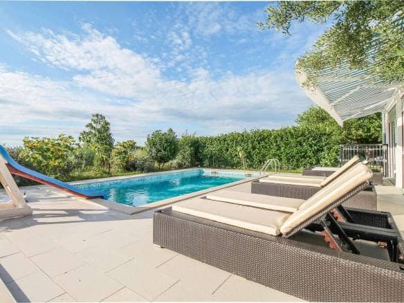 Brtonigla | Haus mit Pool in außergewöhnlicher Lage mit bezaubernder Aussicht