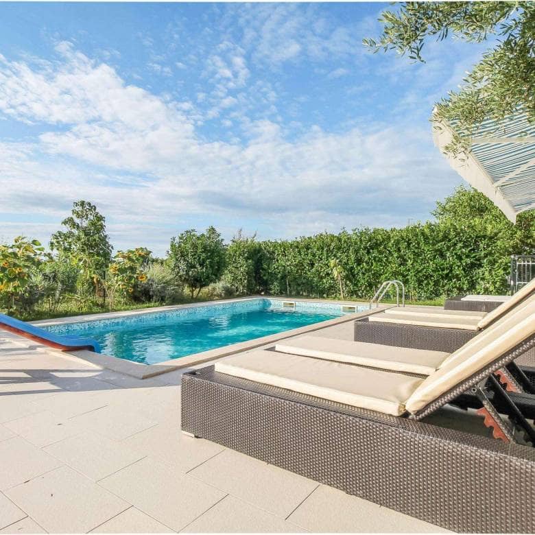 Brtonigla | Haus mit Pool in außergewöhnlicher Lage mit bezaubernder Aussicht
