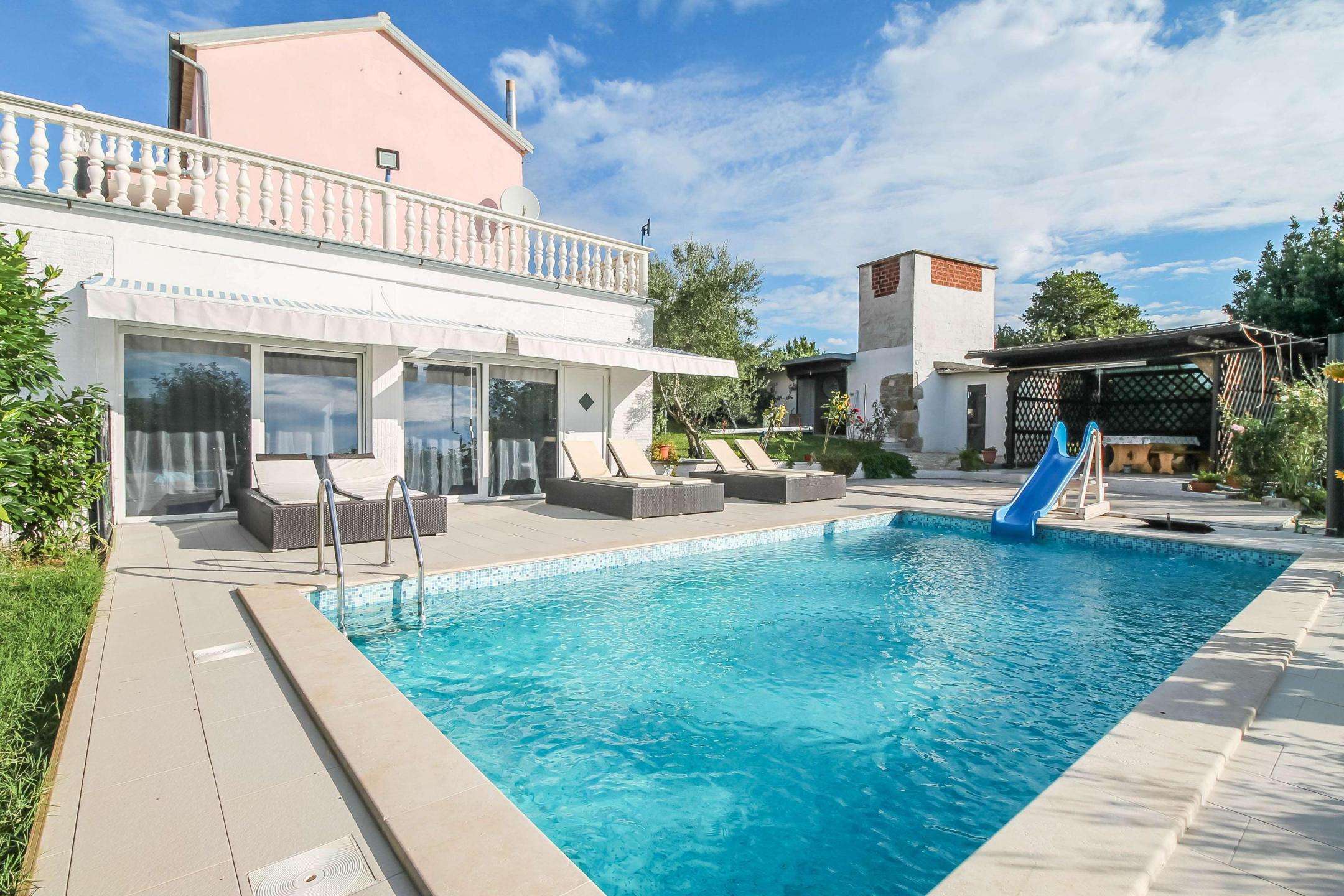 Brtonigla | Haus mit Pool in außergewöhnlicher Lage mit bezaubernder Aussicht Brtonigla | Haus mit Pool in außergewöhnlicher Lage mit bezaubernder Aussicht