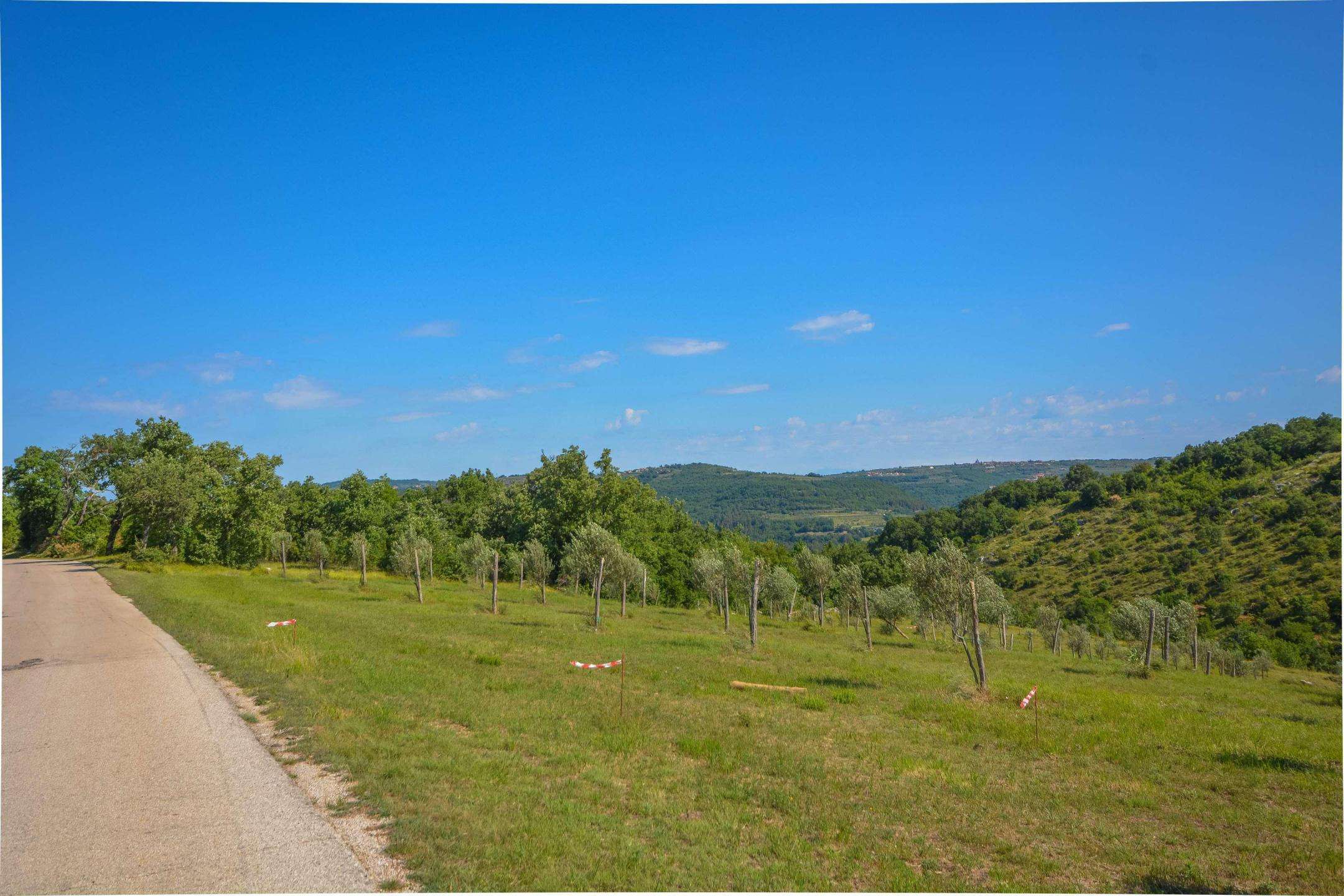 Buje surroundings | Building land with open views
