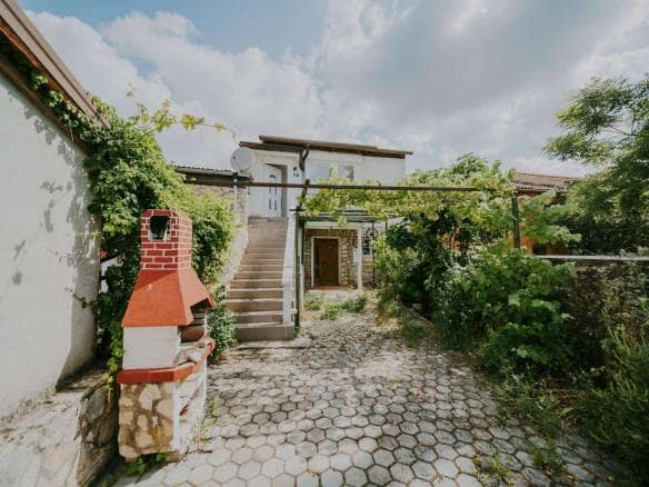 Kaštel okolica | Istarska kuća na mirnoj lokaciji u blizini granice