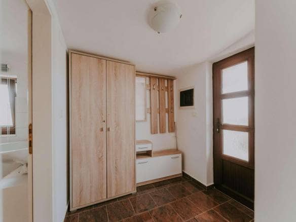 Kaštel okolica | Prostrani stan u blizini slovenske granice