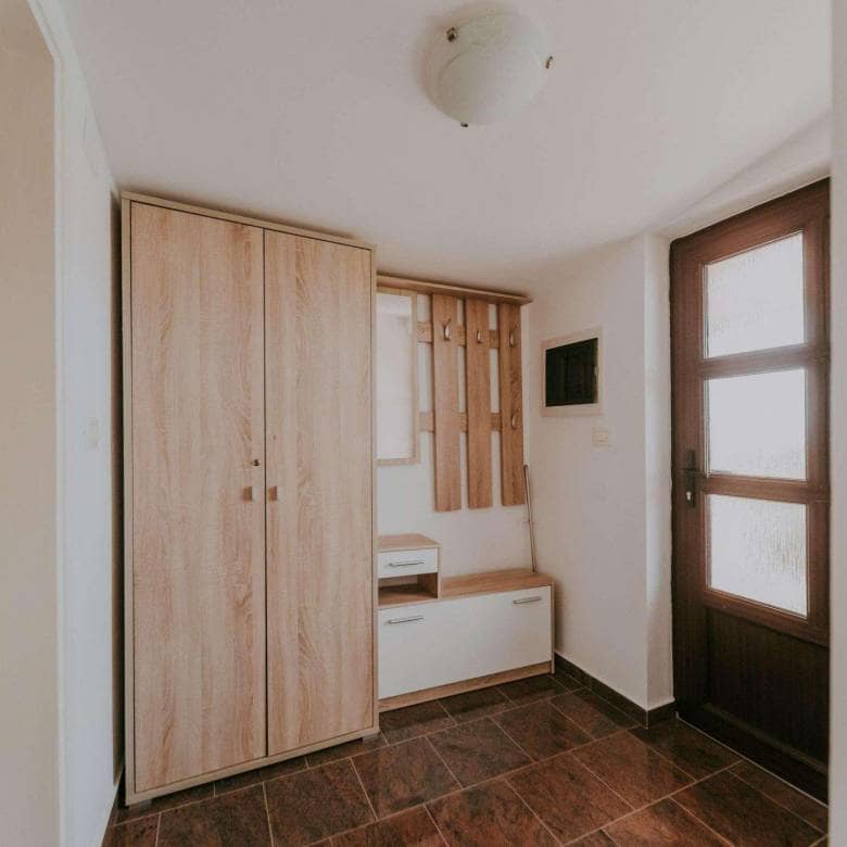 Kaštel okolica | Prostrani stan u blizini slovenske granice