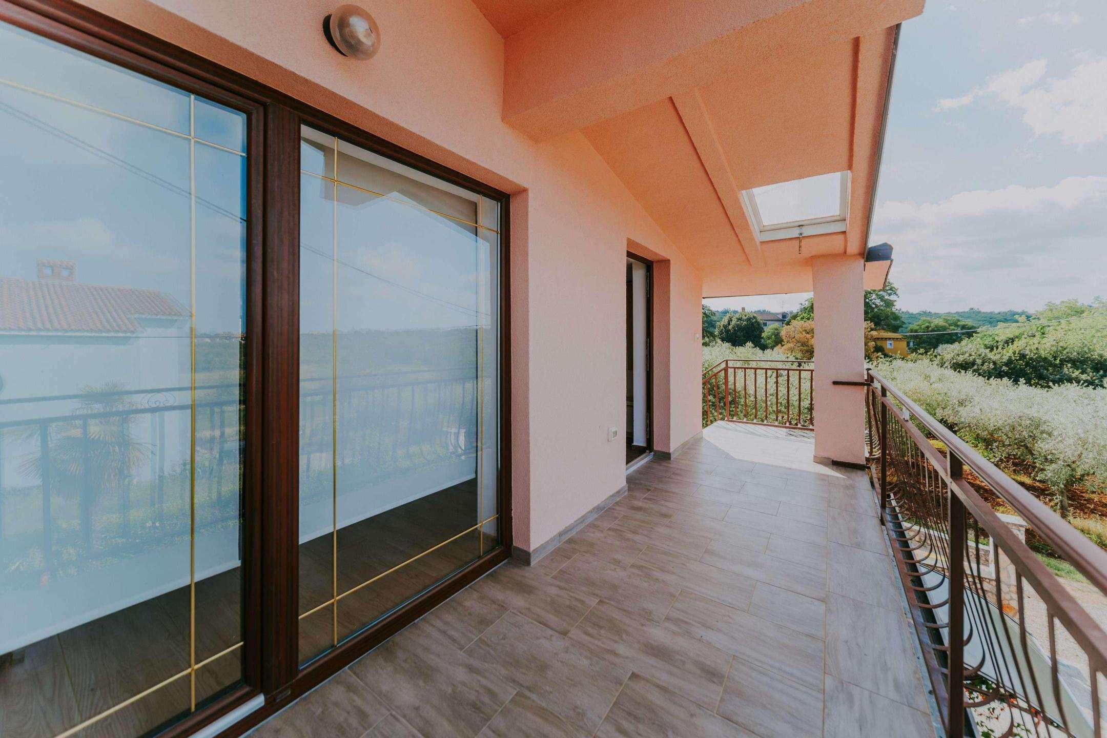 Castelvenere dintorni | Spazioso appartamento vicino al confine con la Slovenia