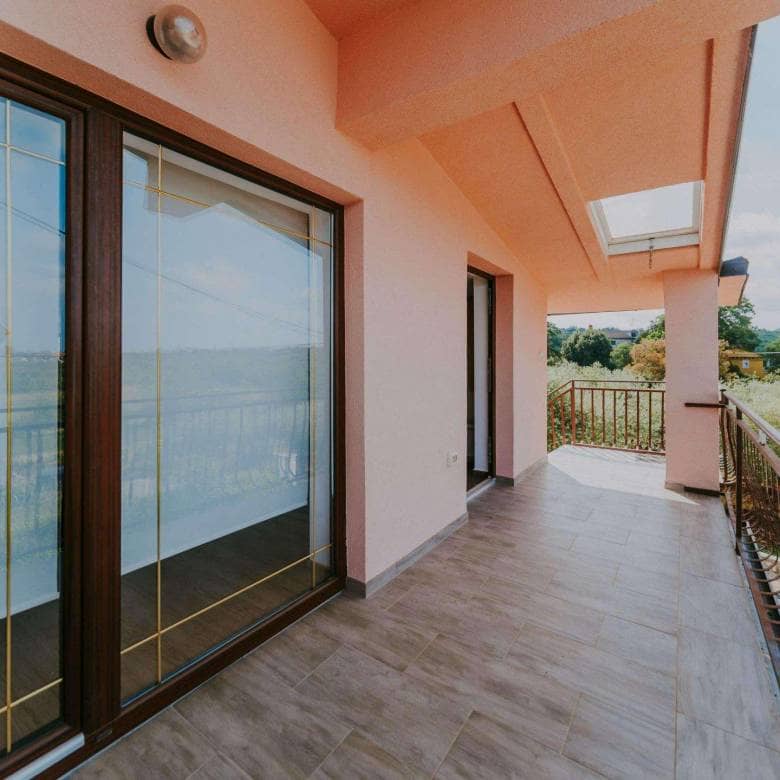 Kaštel okolica | Prostrani stan u blizini slovenske granice