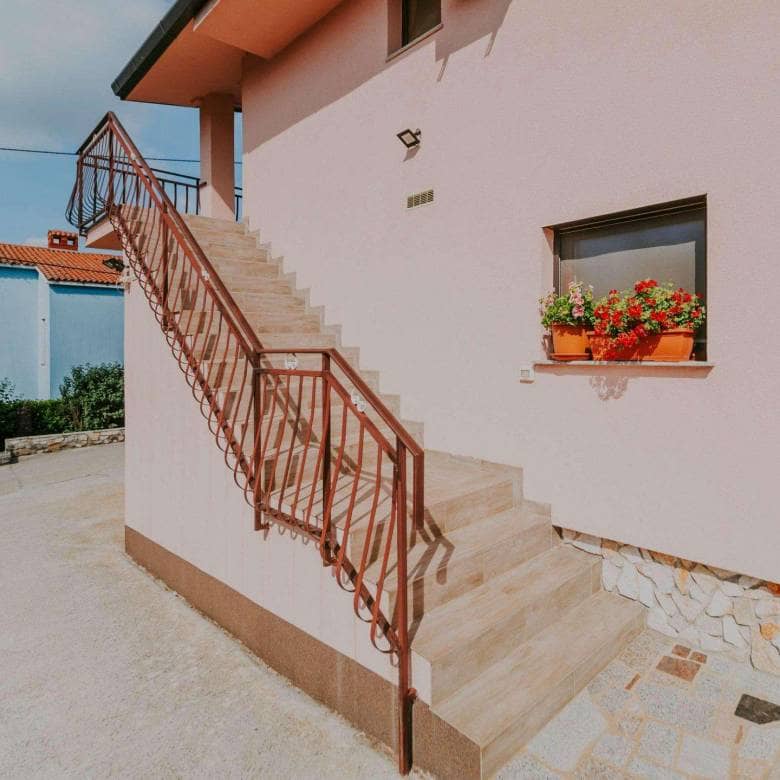 Kaštel okolica | Prostrani stan u blizini slovenske granice