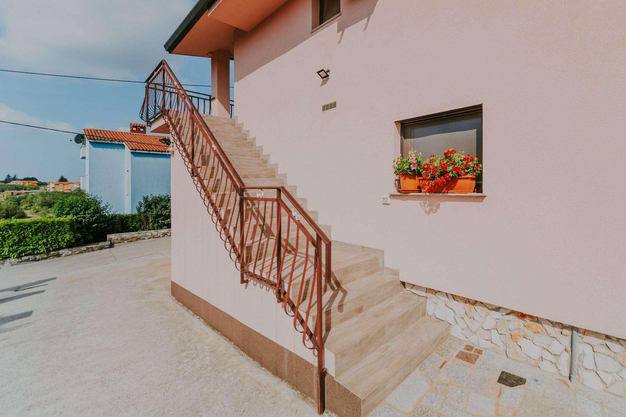 Kaštel okolica | Prostrani stan u blizini slovenske granice
