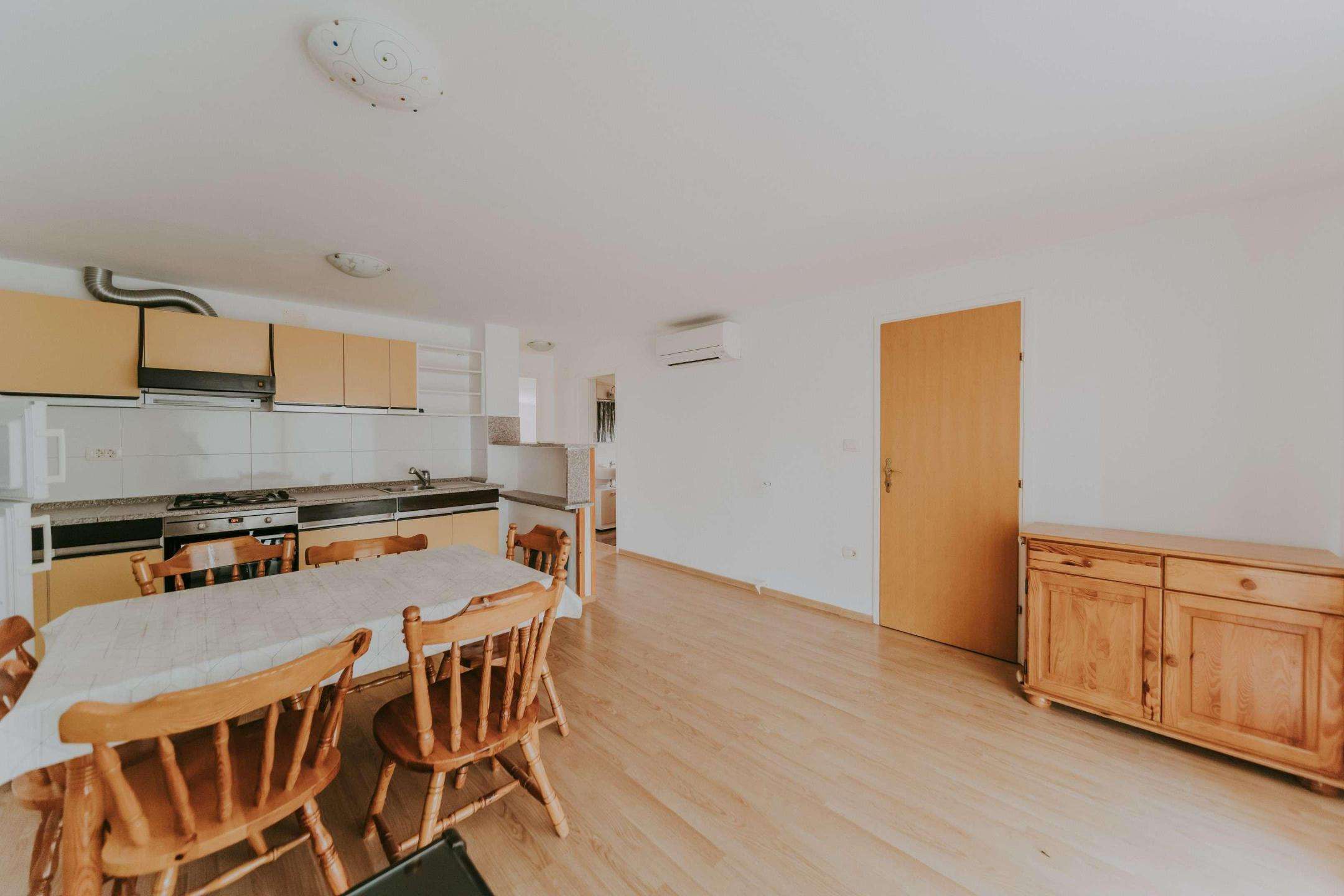 Castelvenere dintorni | Spazioso appartamento vicino al confine con la Slovenia