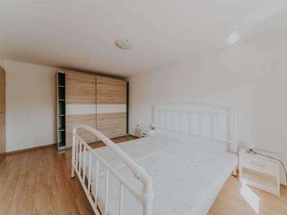 Kaštel okolica | Prostrani stan u blizini slovenske granice