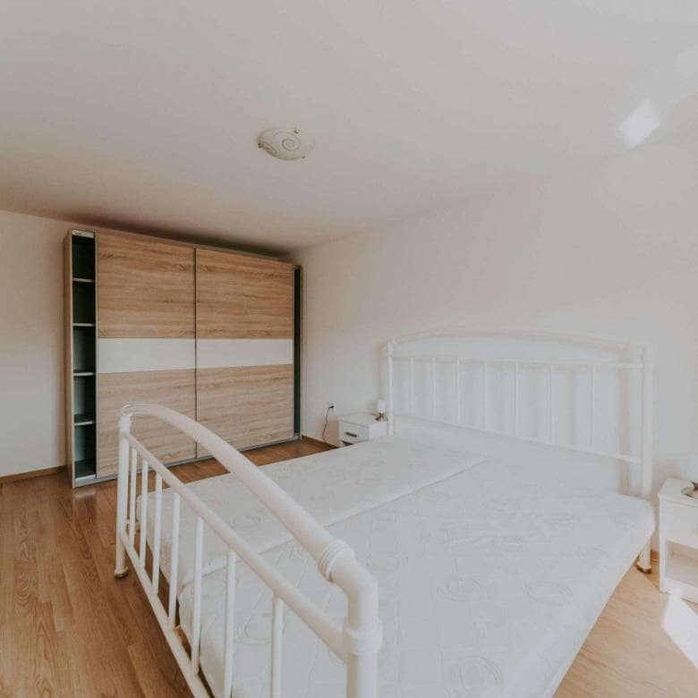 Kaštel okolica | Prostrani stan u blizini slovenske granice