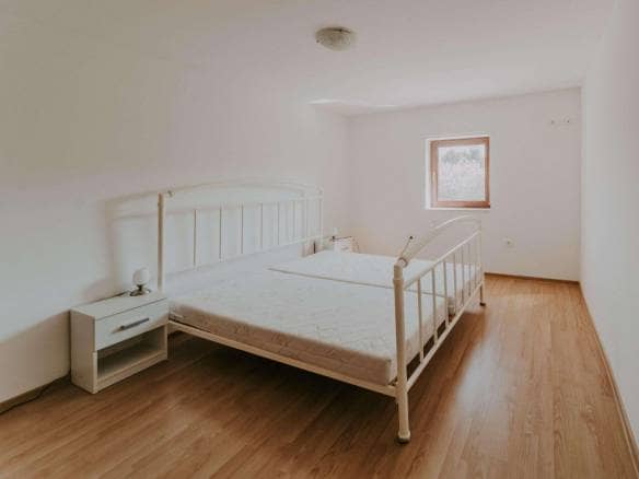 Kaštel okolica | Prostrani stan u blizini slovenske granice