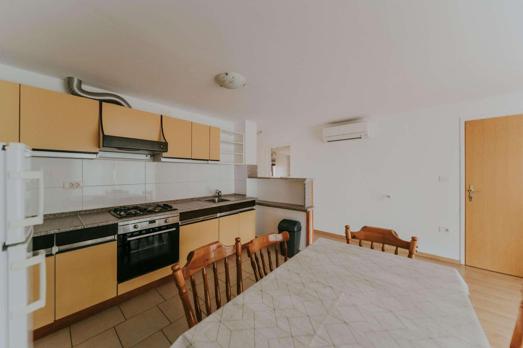 Kaštel okolica | Prostrani stan u blizini slovenske granice