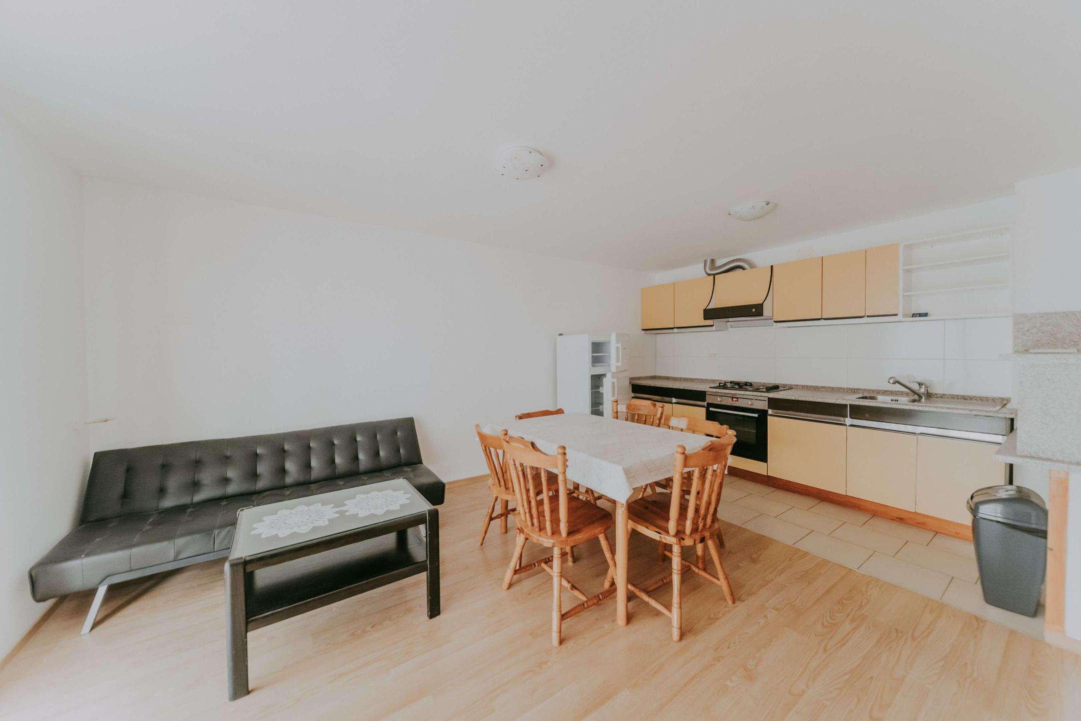 Castelvenere dintorni | Spazioso appartamento vicino al confine con la Slovenia