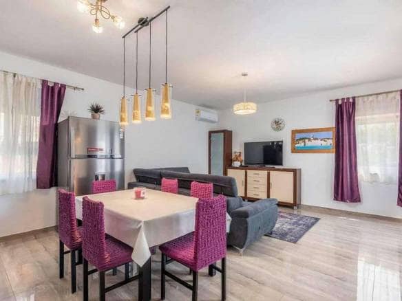 Novigrad | Ground floor apartment only 80 m from the sea