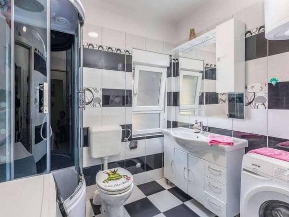 Novigrad | Ground floor apartment only 80 m from the sea