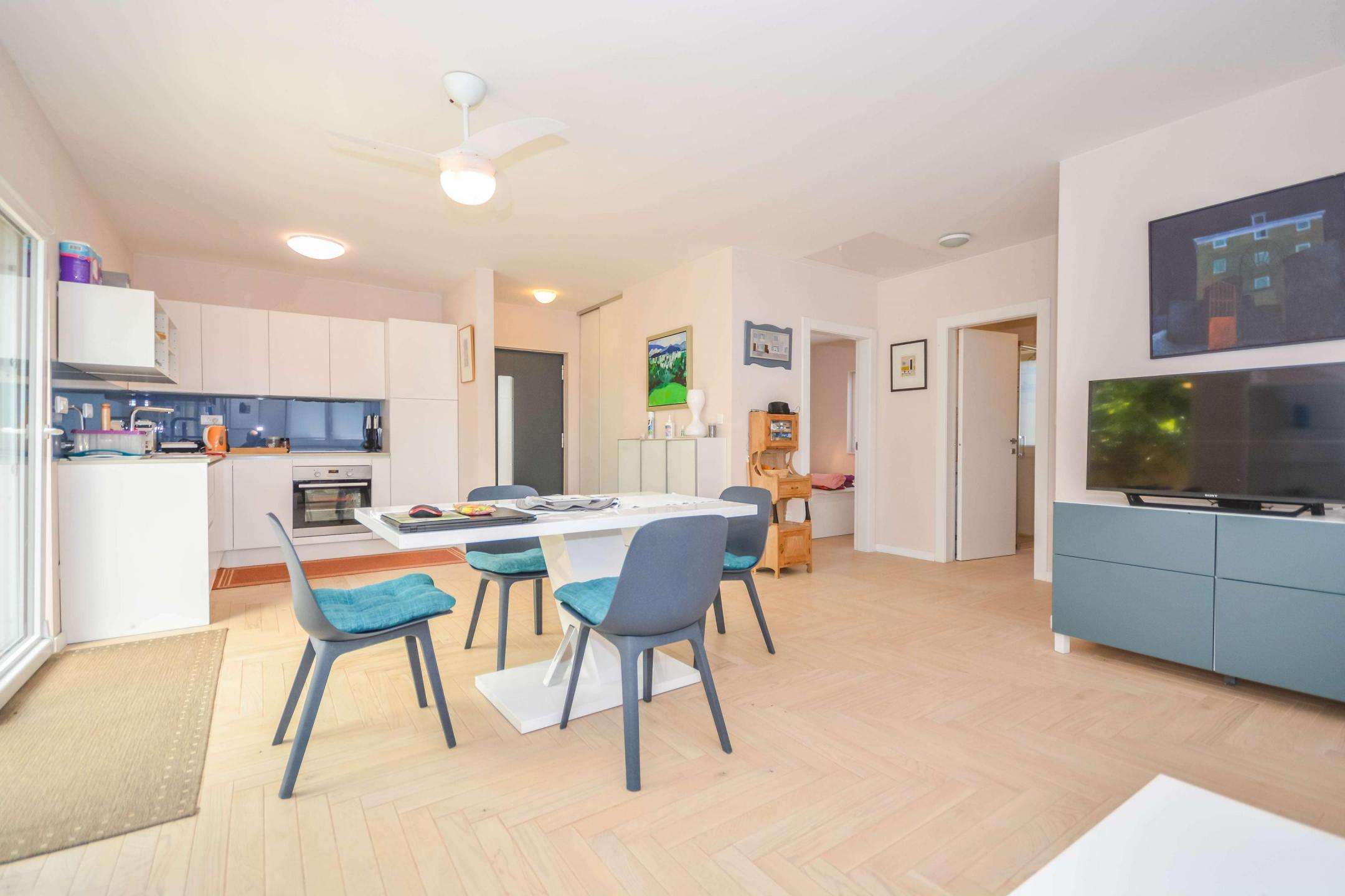 Новиград окрестности | Красивый дом на первом этаже с бассейном