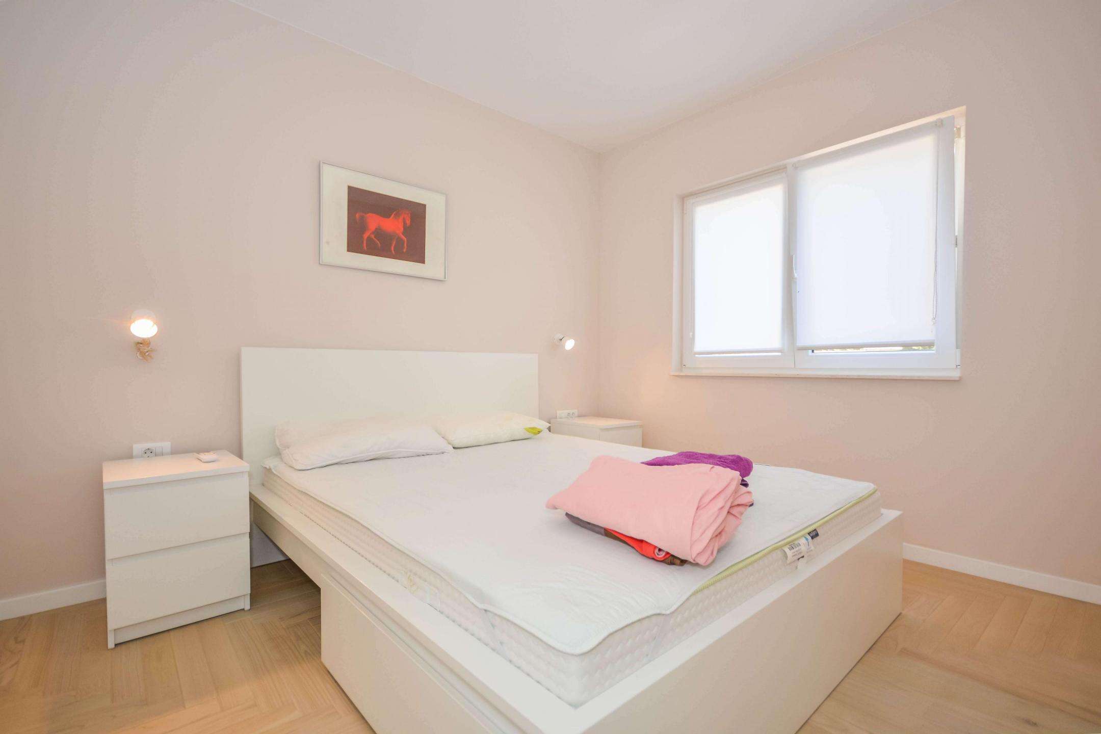 Новиград окрестности | Красивый дом на первом этаже с бассейном