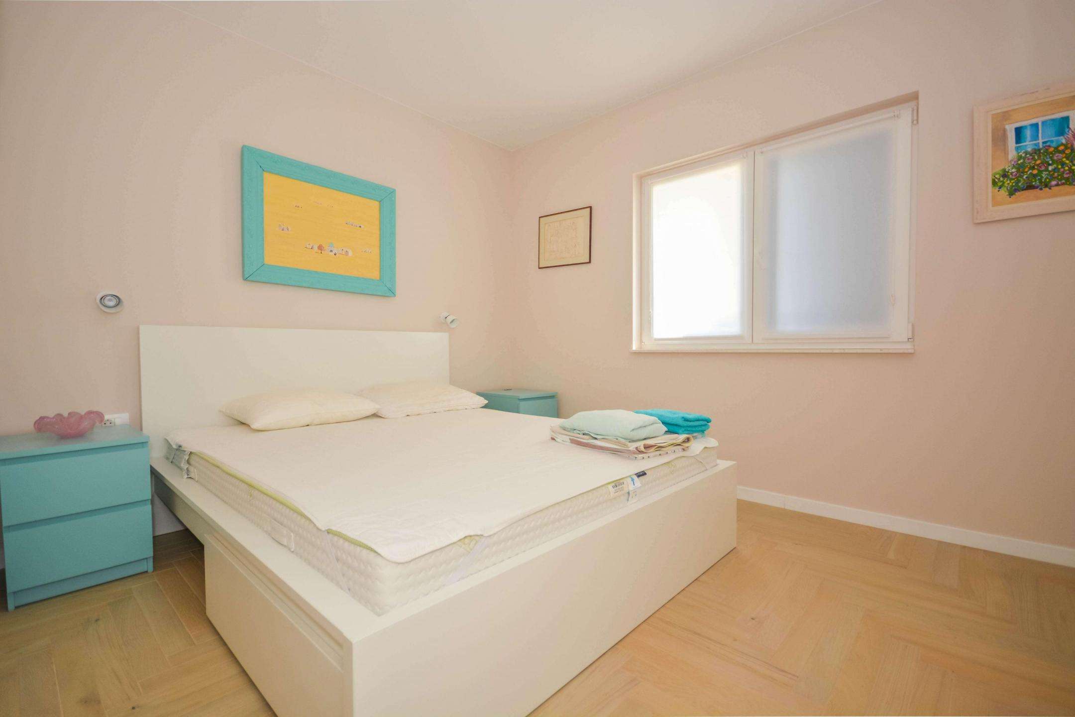 Новиград окрестности | Красивый дом на первом этаже с бассейном