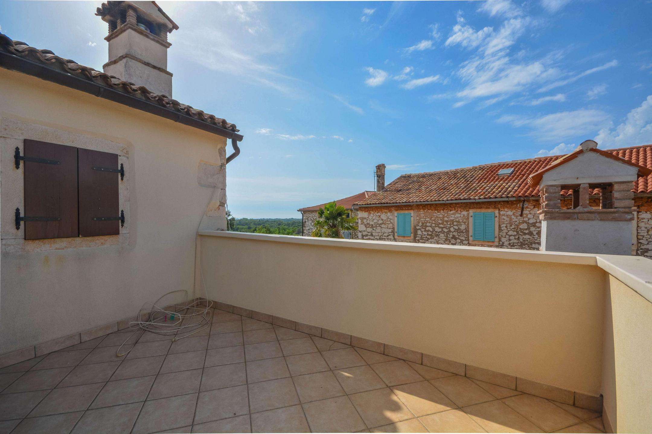 Brtonigla okolica | Lepa avtohtona kamnita hiša s pogledom na morje