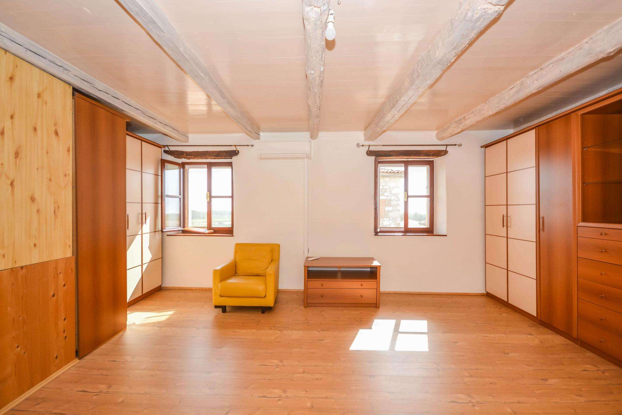 Brtonigla okolica | Lepa avtohtona kamnita hiša s pogledom na morje