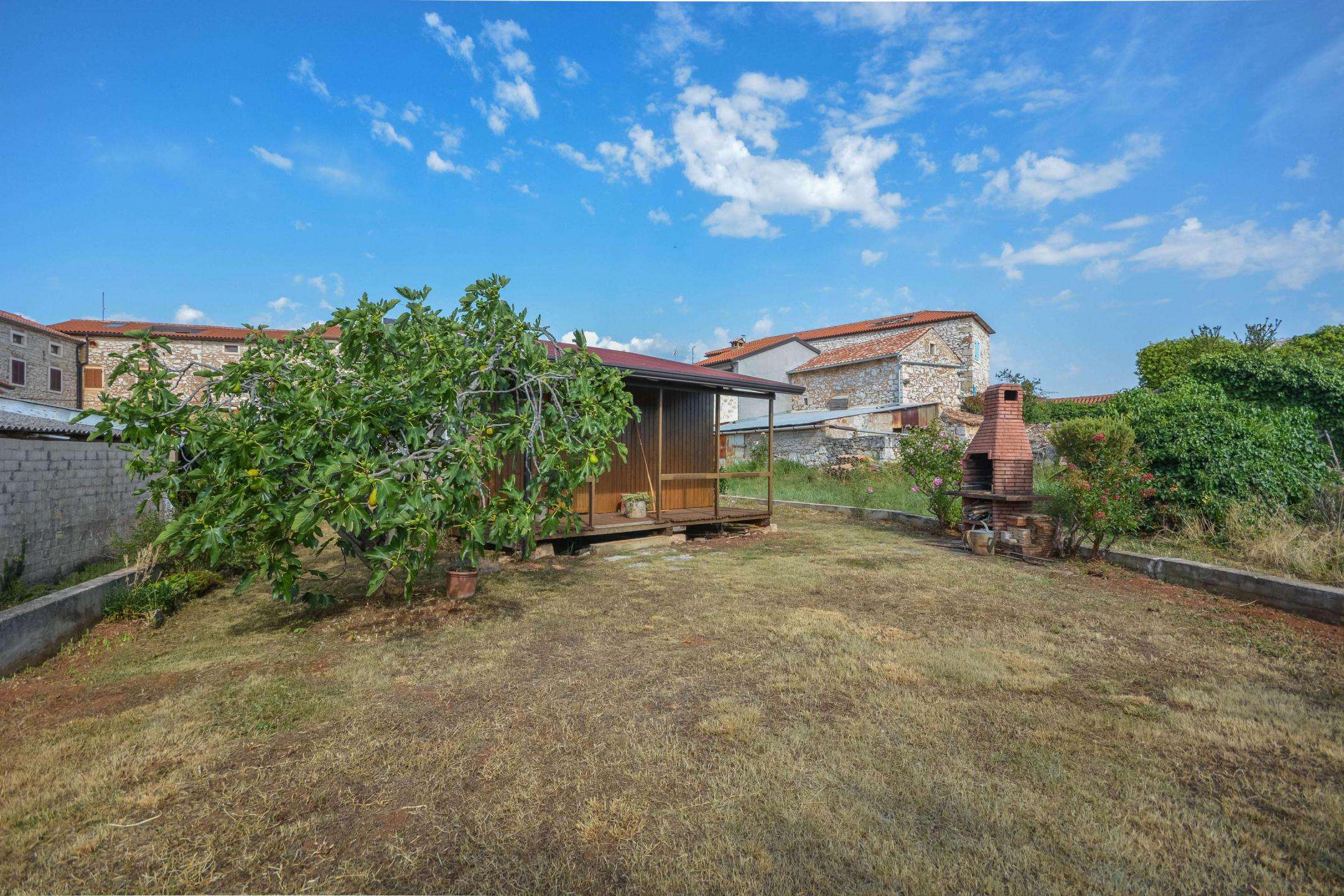 Brtonigla okolica | Lepa avtohtona kamnita hiša s pogledom na morje