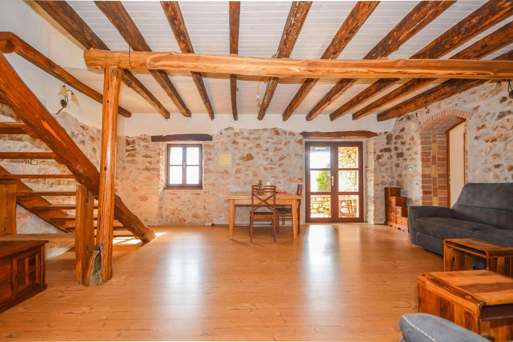 Brtonigla okolica | Lepa avtohtona kamnita hiša s pogledom na morje