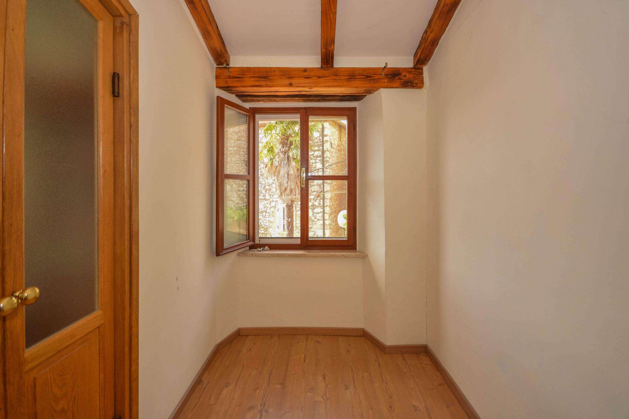 Brtonigla okolica | Lepa avtohtona kamnita hiša s pogledom na morje