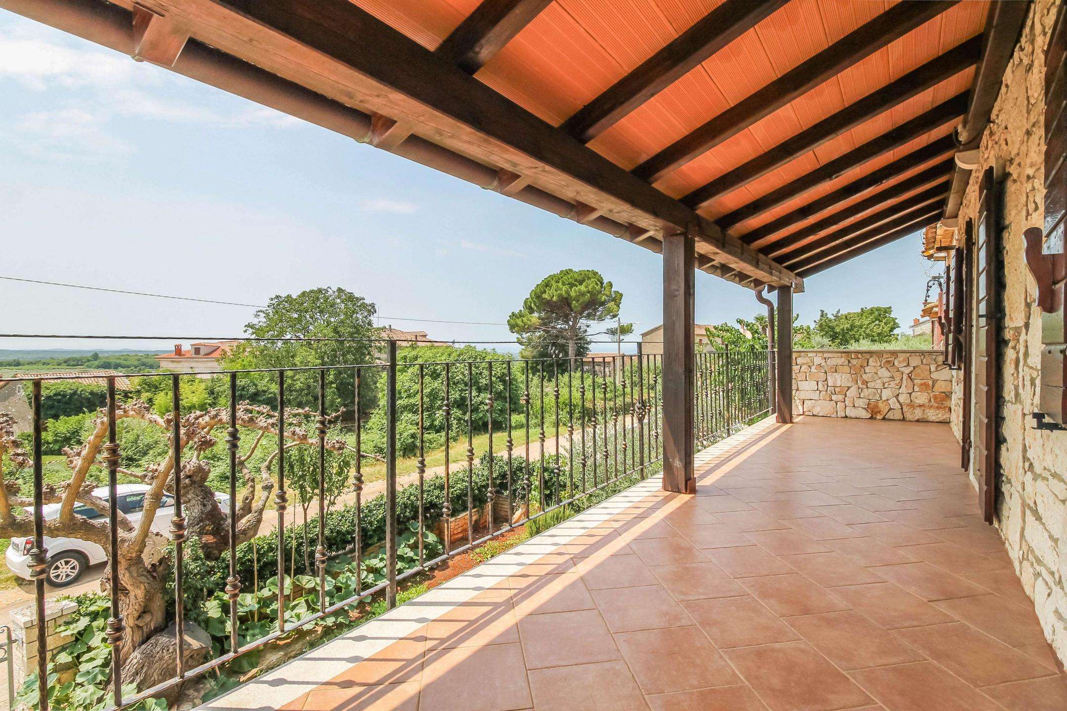 Poreč okolica | Prenovljena kamnita istrska hiša s pogledom na morje