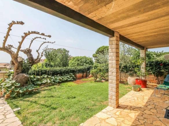 Poreč okolica | Prenovljena kamnita istrska hiša s pogledom na morje