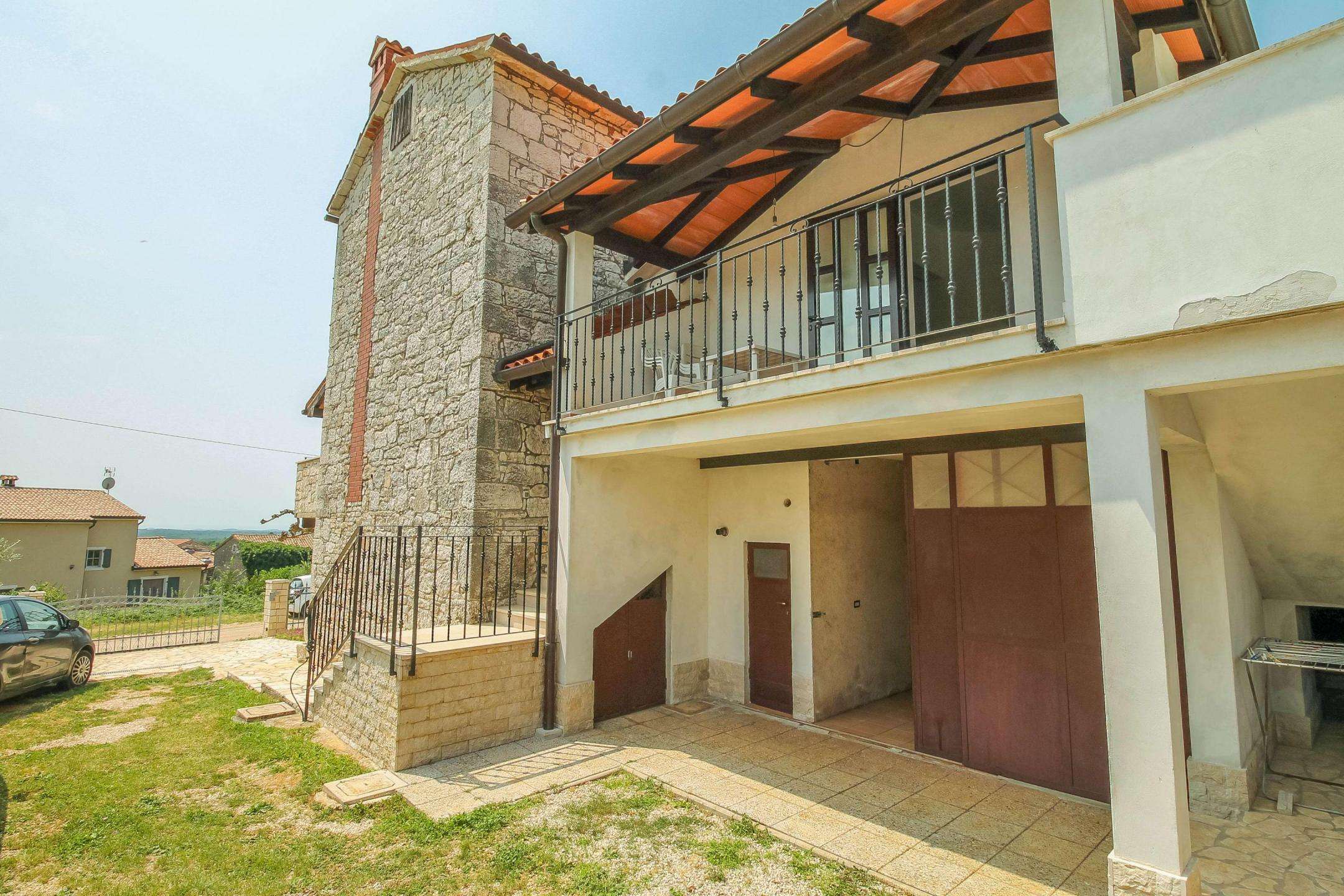 Poreč okolica | Prenovljena kamnita istrska hiša s pogledom na morje