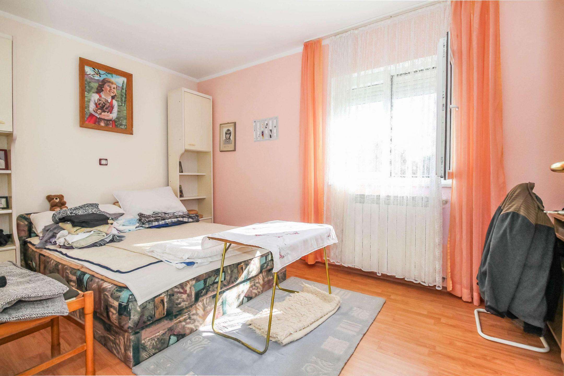 Umag | Prostrana samostojeća kuća u blizini grada