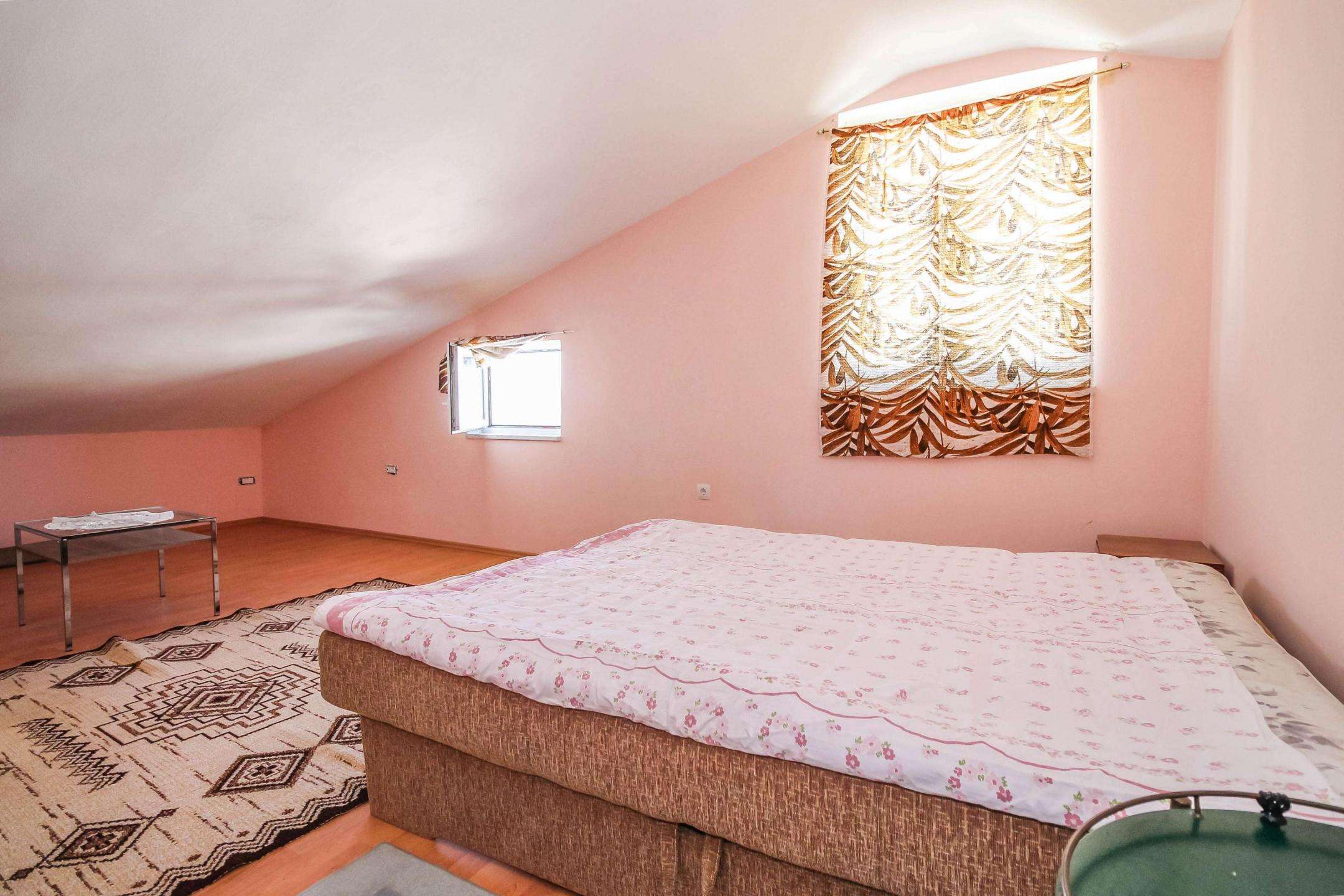 Umag | Prostrana samostojeća kuća u blizini grada