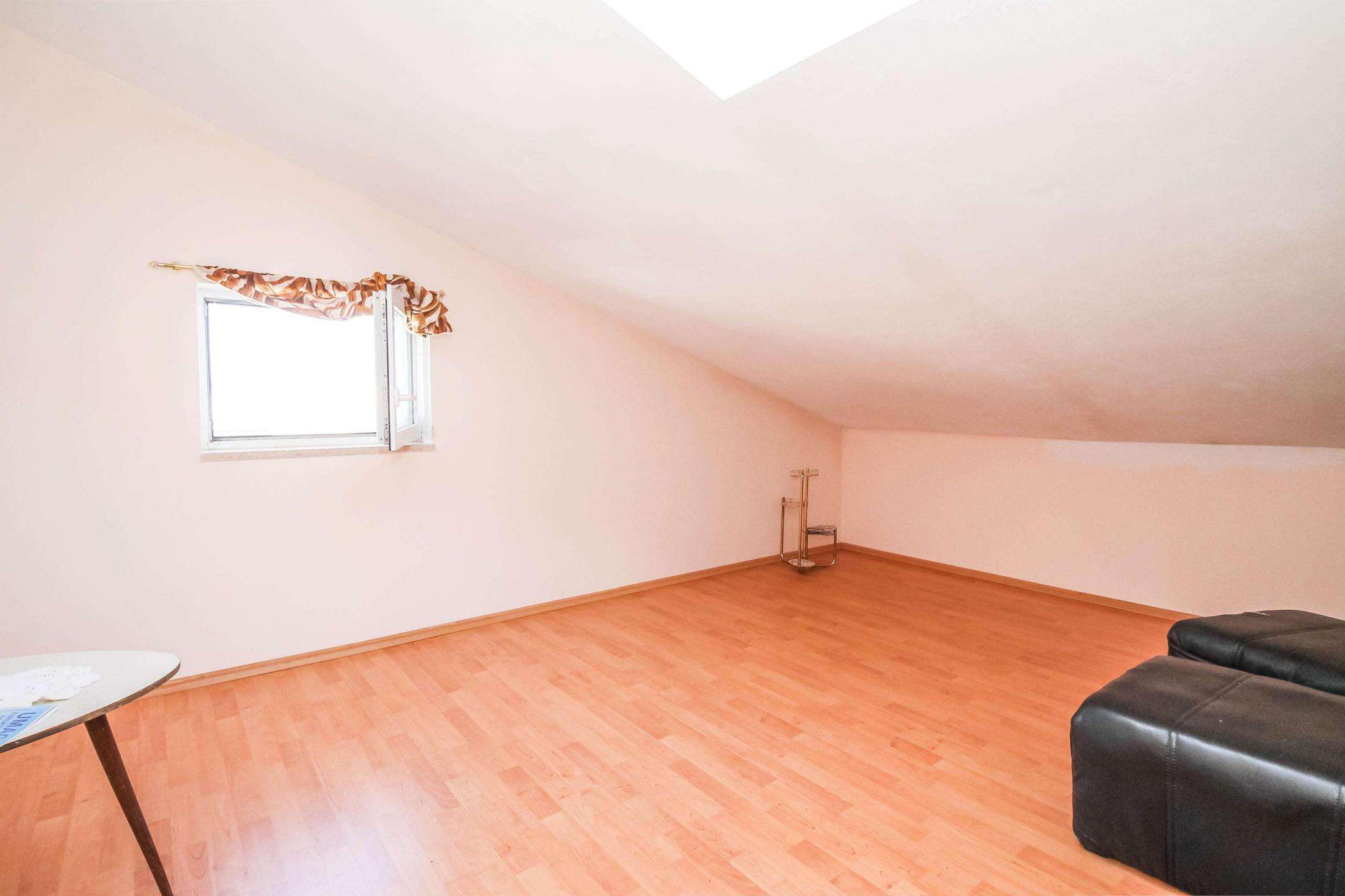 Umag | Prostrana samostojeća kuća u blizini grada