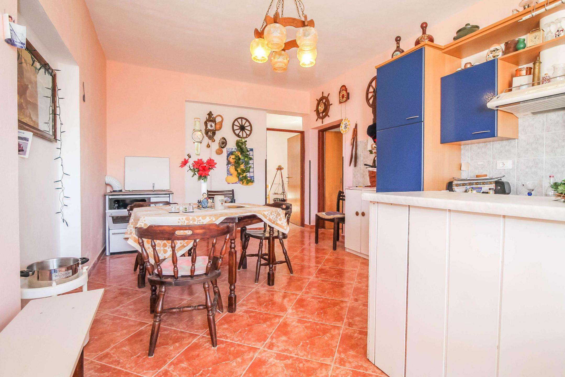 Umag | Prostrana samostojeća kuća u blizini grada