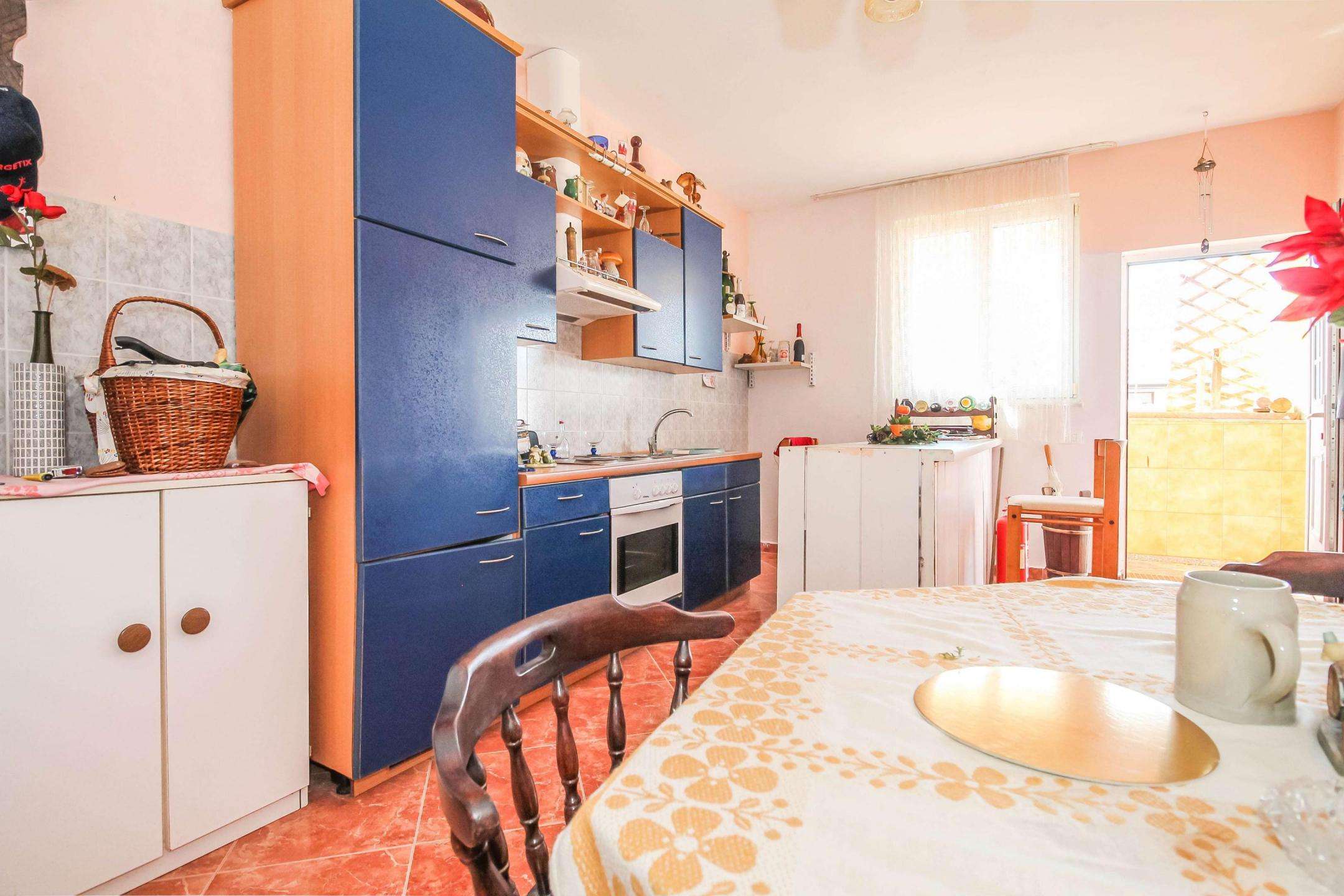 Umag | Prostrana samostojeća kuća u blizini grada