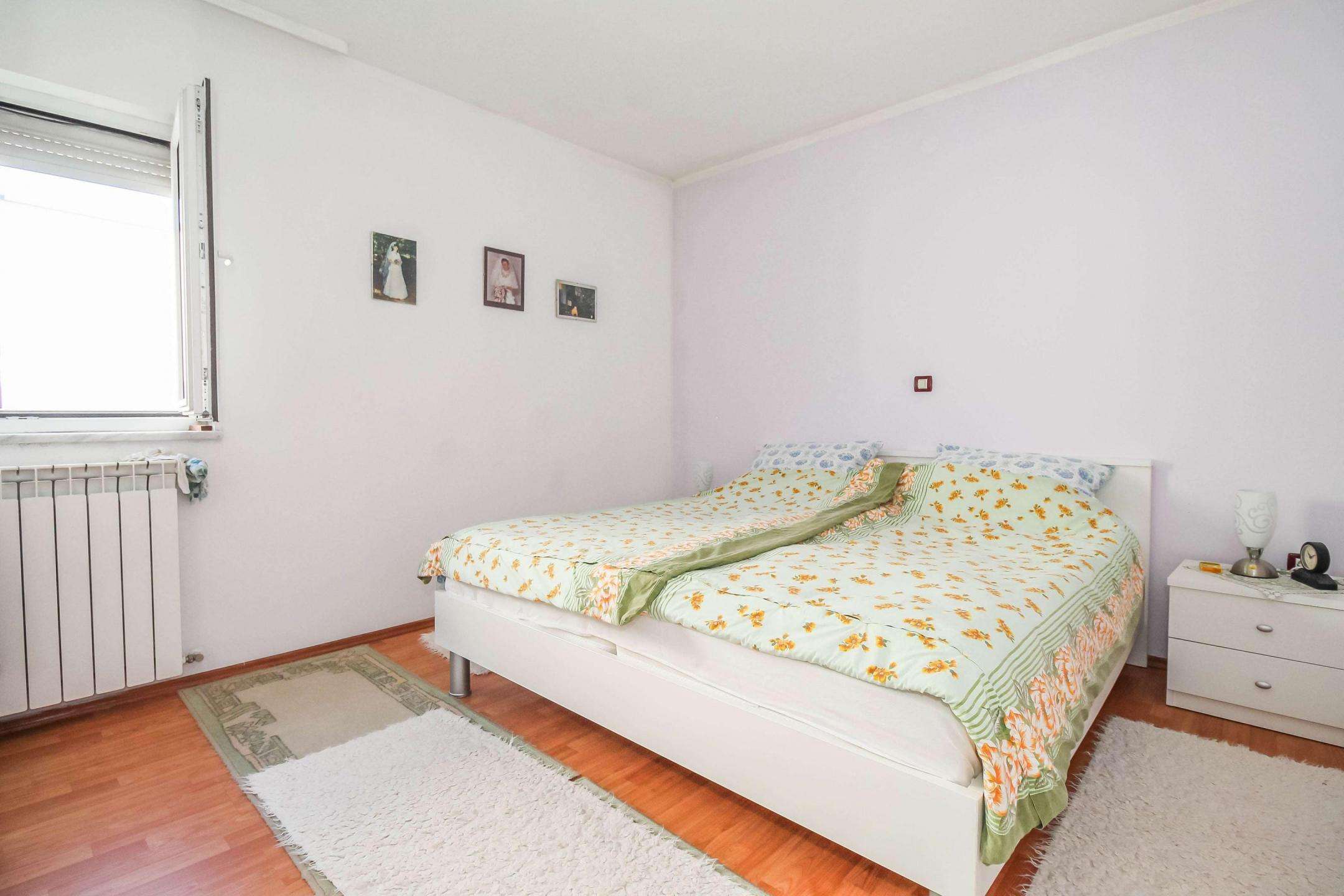 Umag | Prostrana samostojeća kuća u blizini grada