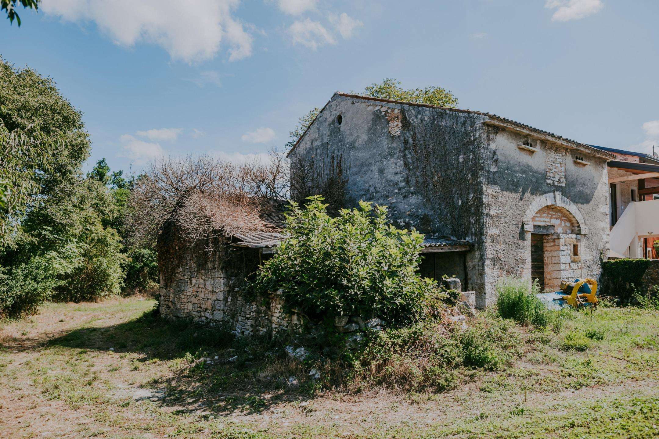 Umgebung von Buje | Ruine mit Blick aufs Meer