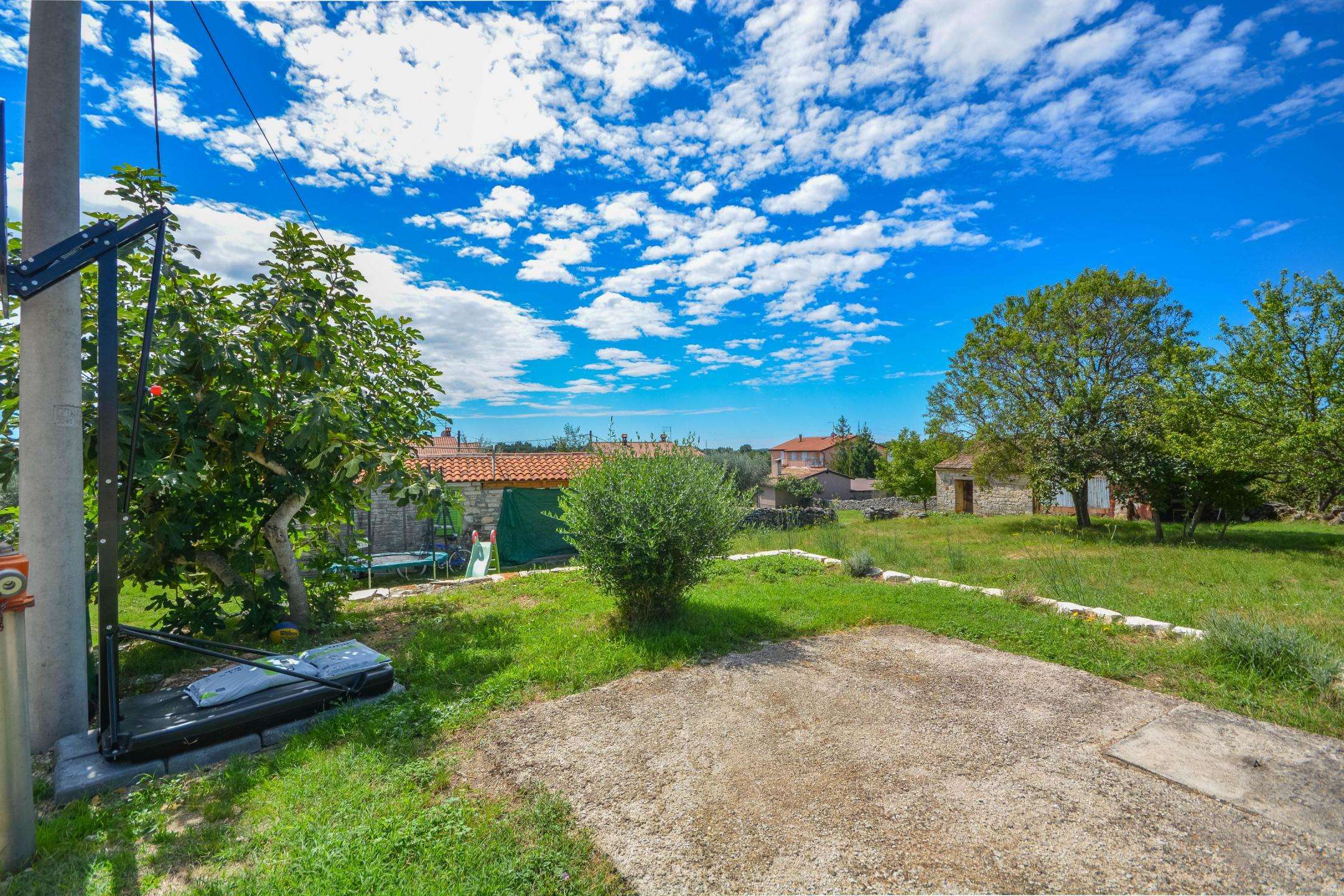 Kaštel okolica | Kuća u nizu blizu granice