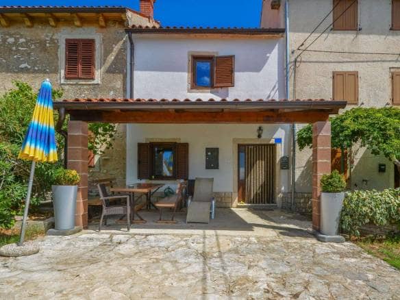 Kaštel okolica | Kuća u nizu blizu granice