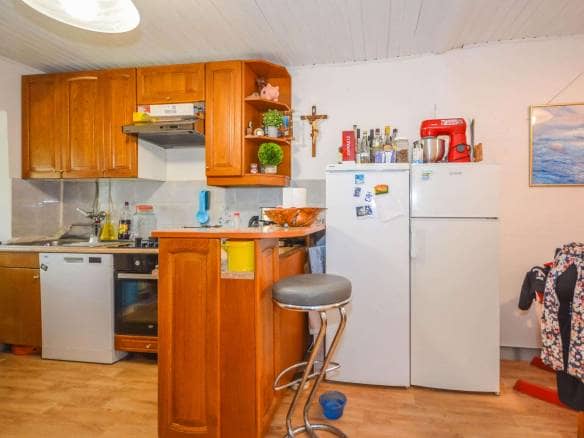 Kaštel okolica | Kuća u nizu blizu granice