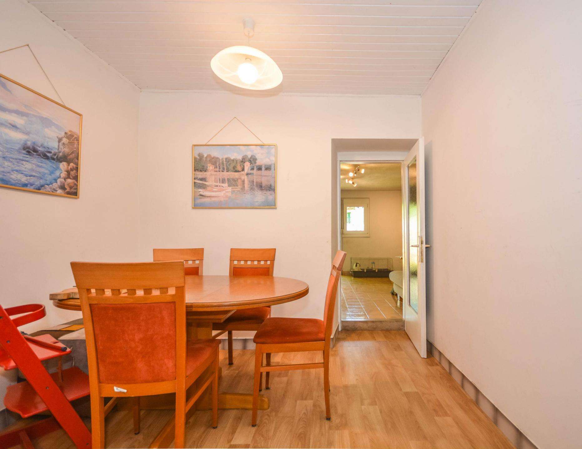 Kaštel okolica | Kuća u nizu blizu granice